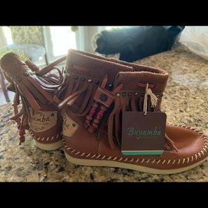 Buyamba soft comfy boot/moccasins - Brand new-never worn.
